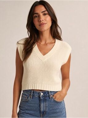 True Craft Cream Sleeveless V-Neck Knit Sweater Vest